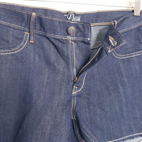 Old Navy Diva Dark Wash Cutoff Frayed Hem Denim Jean Shorts Women's Size 8 - Picture 7 of 10